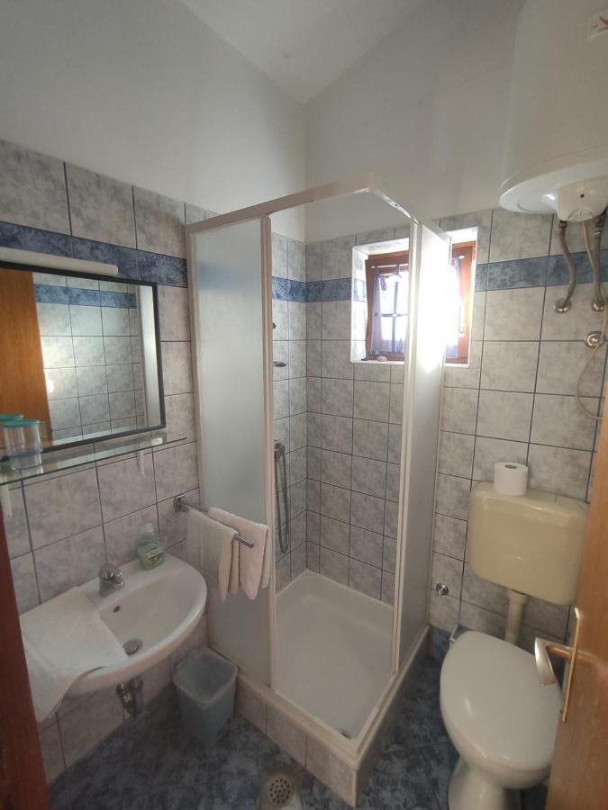 Apartments Stivic Пинезичи Экстерьер фото