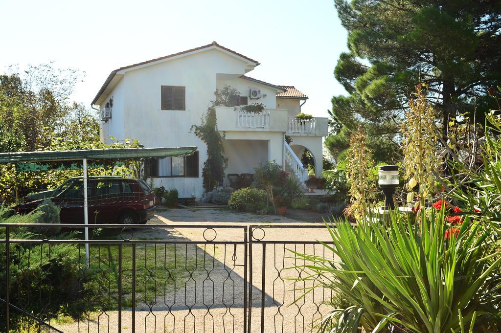 Apartments Stivic Пинезичи Экстерьер фото