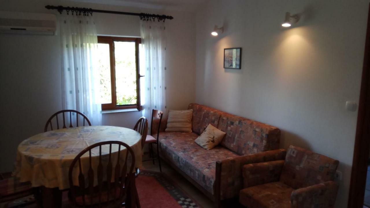 Apartments Stivic Пинезичи Экстерьер фото