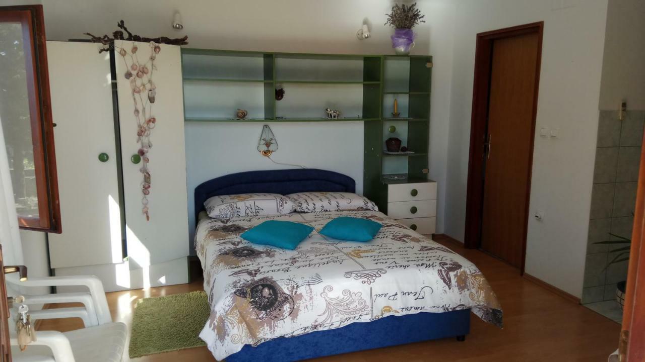 Apartments Stivic Пинезичи Экстерьер фото